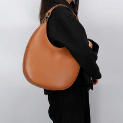 Crescent Hobo Bag in Smooth Genuine Leather | Versatile Crossbody Handbag